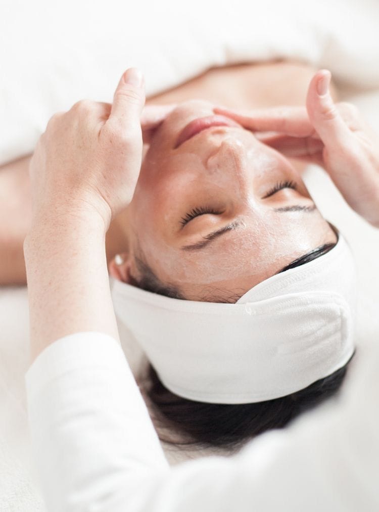 Adeisa Camargos - biomédica em betim especialista em estética corporal - massagem drenante - drenagem linfática