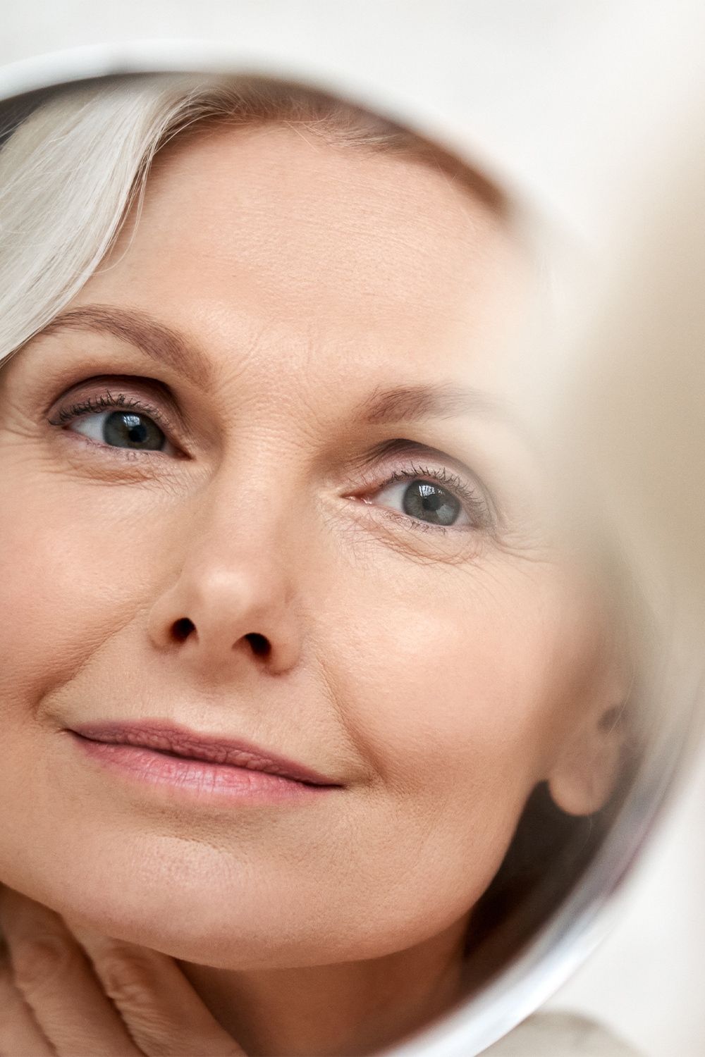 Rugas, Flacidez e Cabelos Frágeis: Os Desafios Estéticos da Menopausa